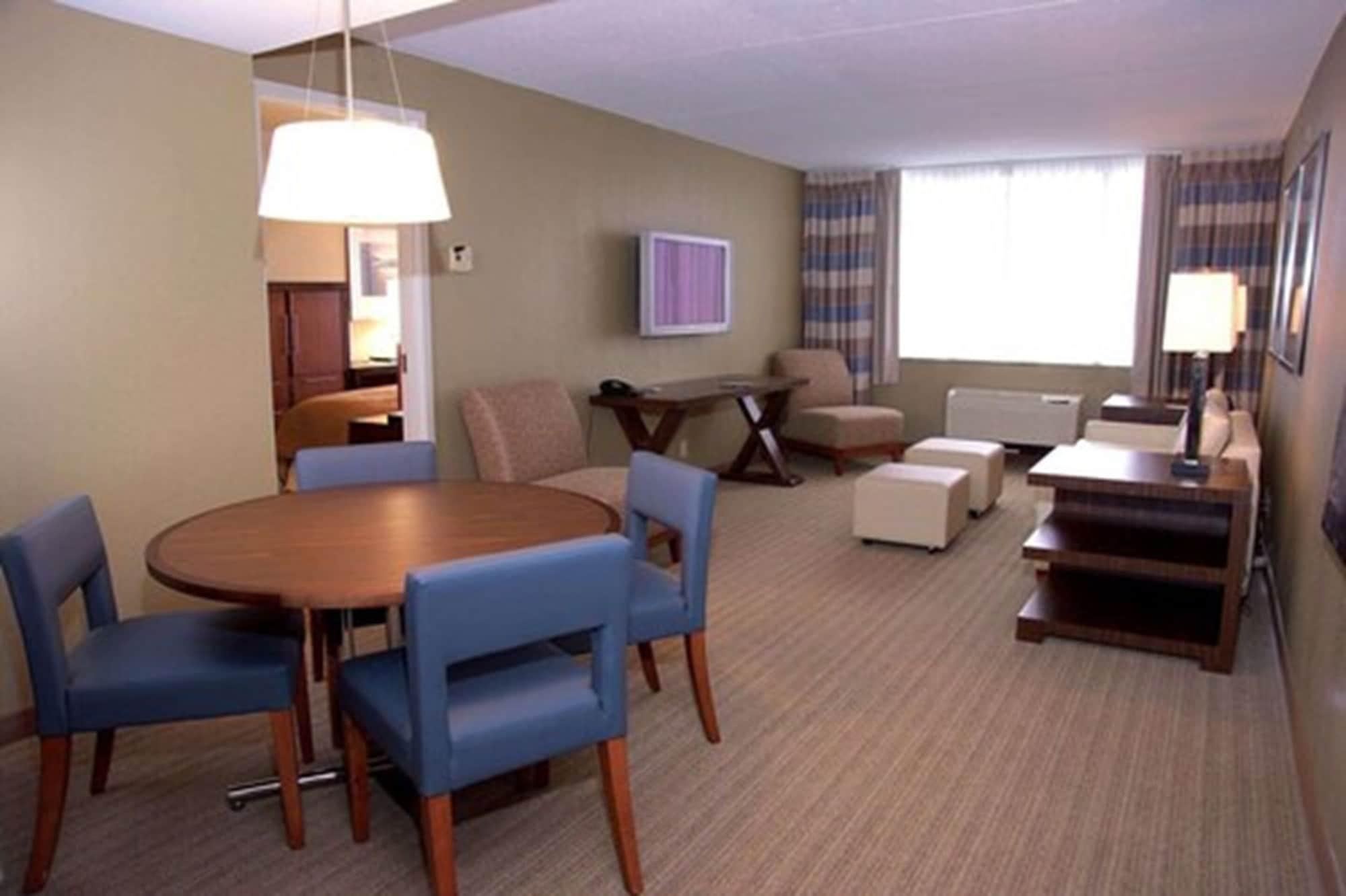 Doubletree By Hilton St. Louis At Westport Hotel Maryland Heights Værelse billede