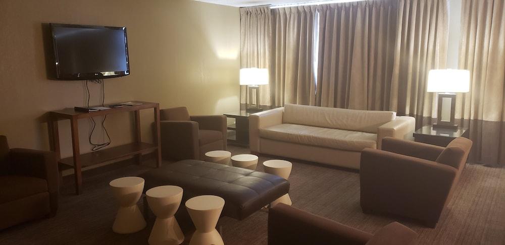 Doubletree By Hilton St. Louis At Westport Hotel Maryland Heights Eksteriør billede