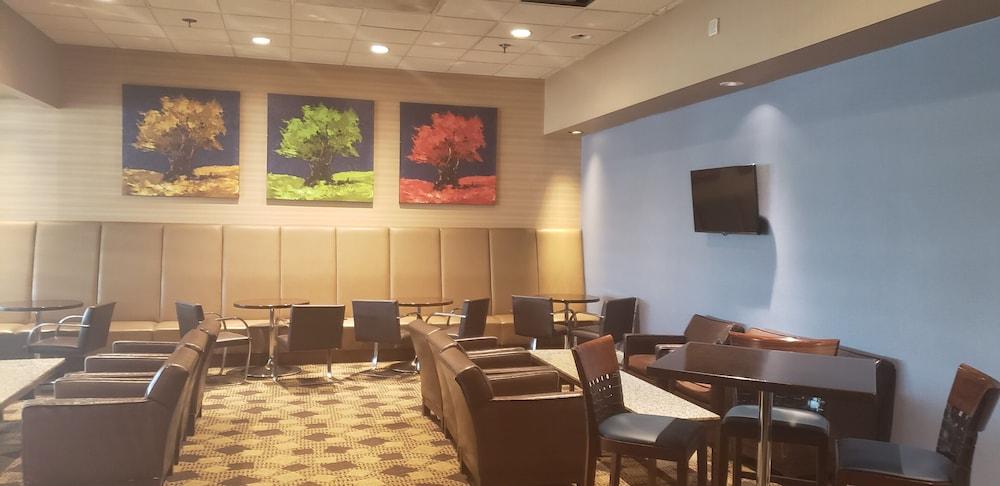 Doubletree By Hilton St. Louis At Westport Hotel Maryland Heights Eksteriør billede
