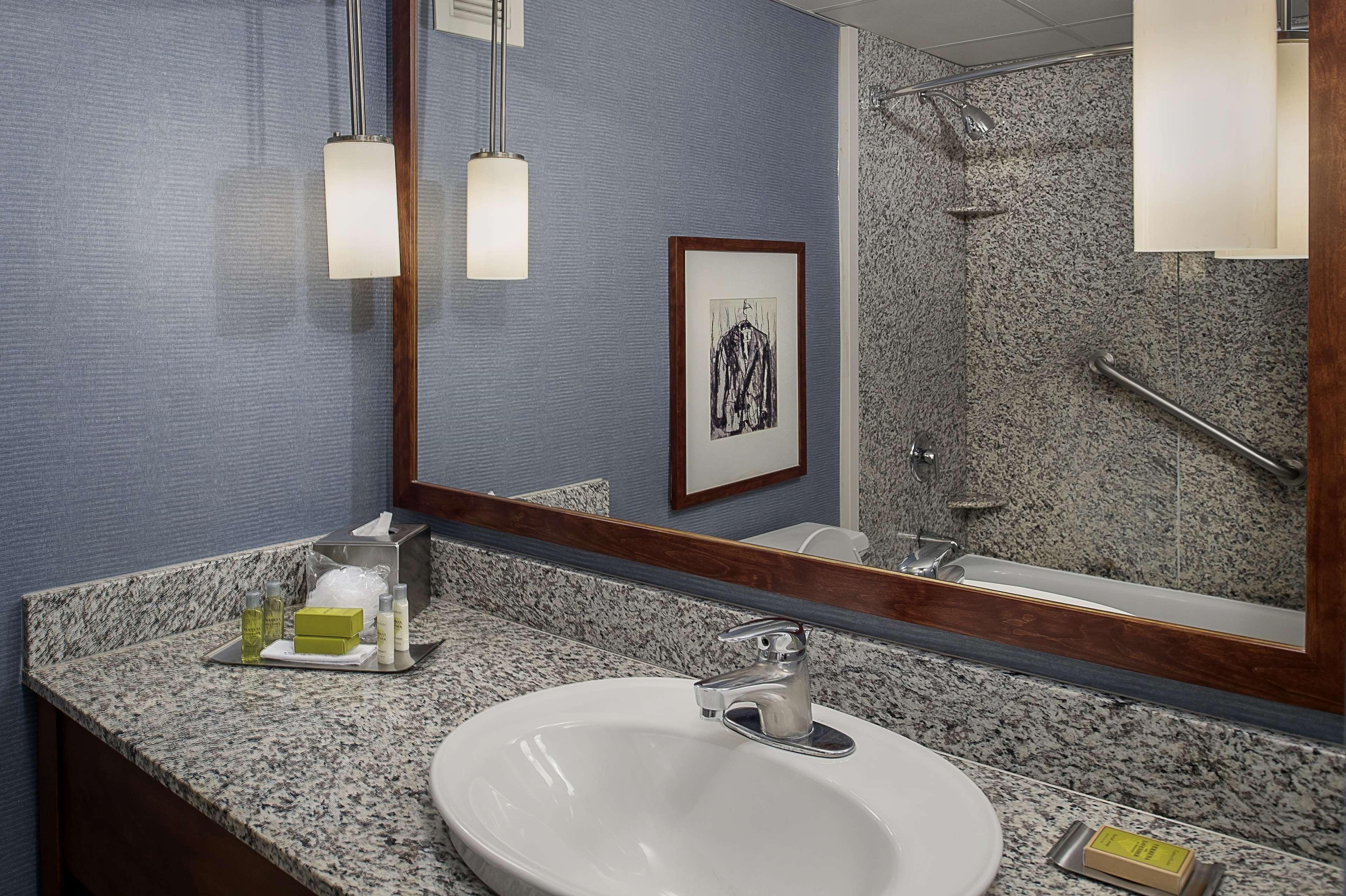 Doubletree By Hilton St. Louis At Westport Hotel Maryland Heights Eksteriør billede