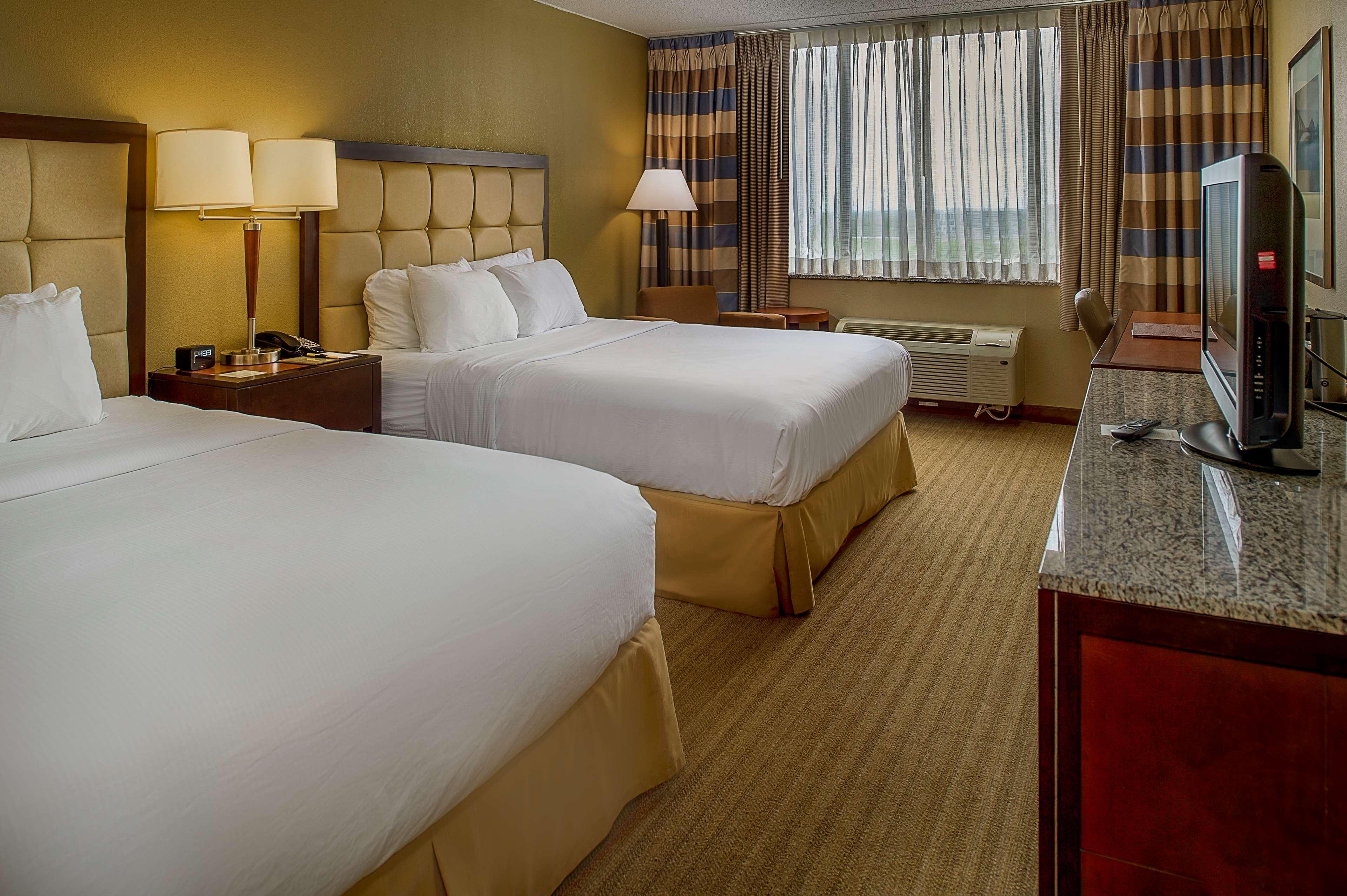 Doubletree By Hilton St. Louis At Westport Hotel Maryland Heights Eksteriør billede