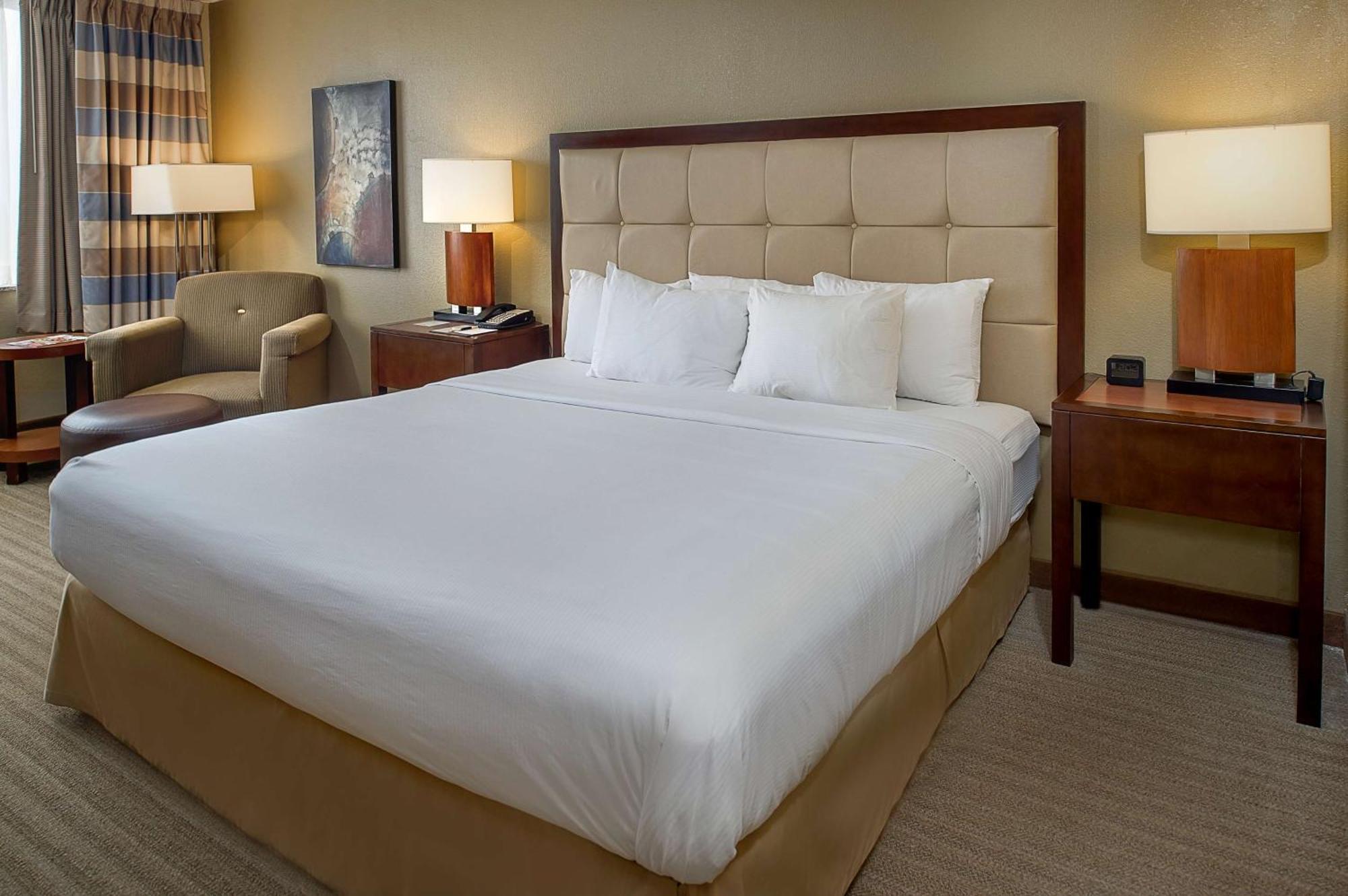 Doubletree By Hilton St. Louis At Westport Hotel Maryland Heights Eksteriør billede