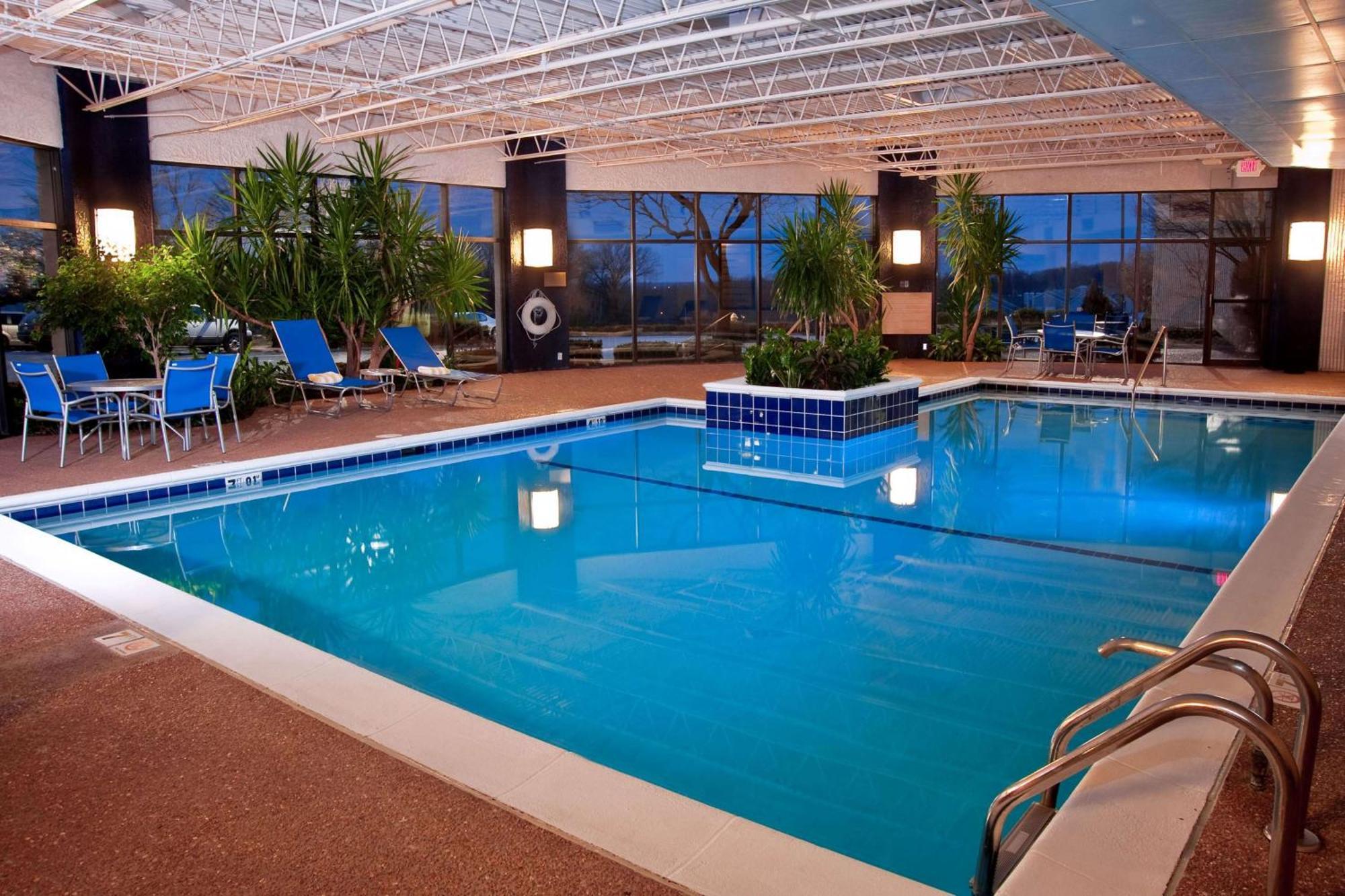 Doubletree By Hilton St. Louis At Westport Hotel Maryland Heights Eksteriør billede