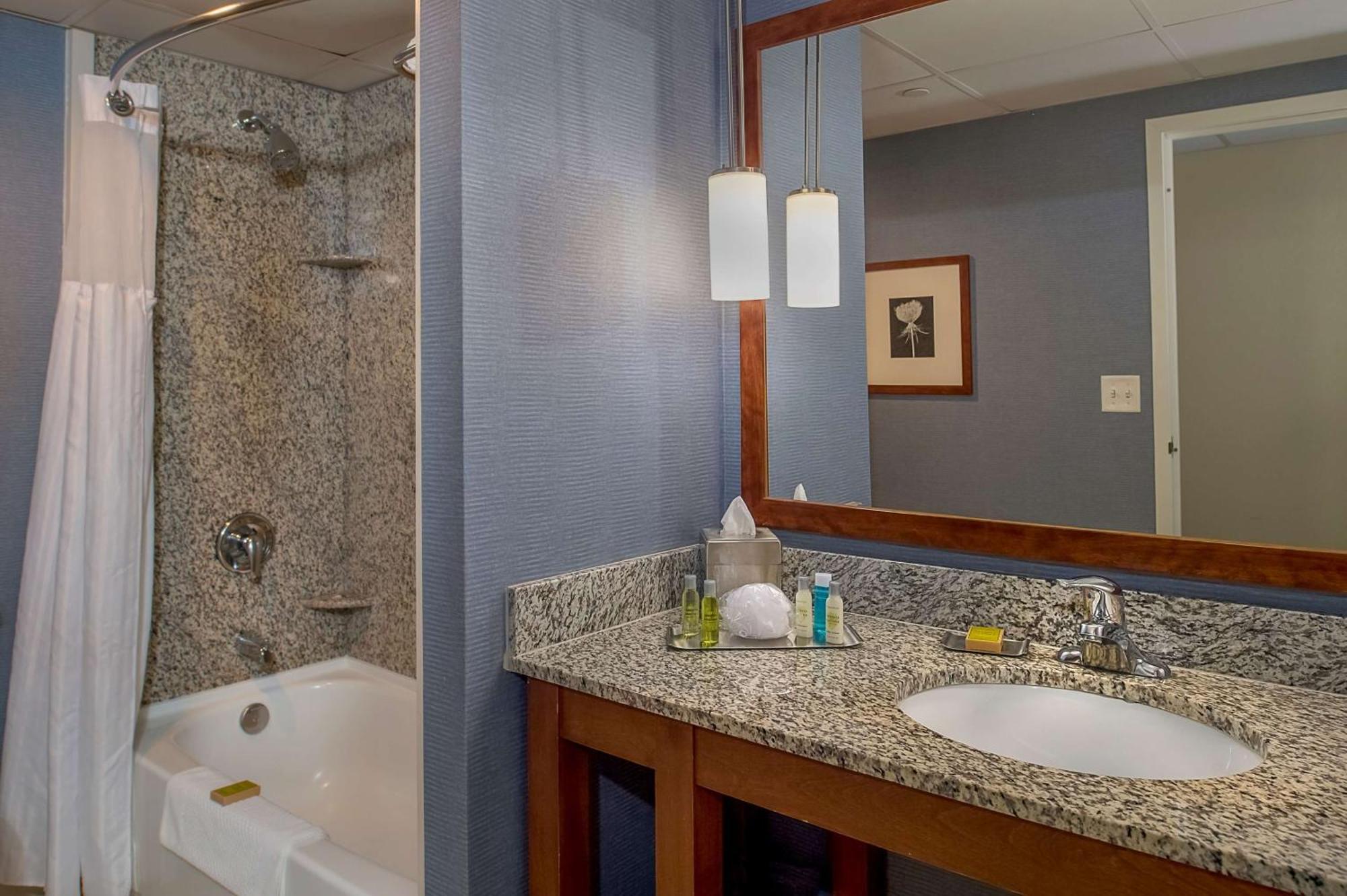 Doubletree By Hilton St. Louis At Westport Hotel Maryland Heights Eksteriør billede