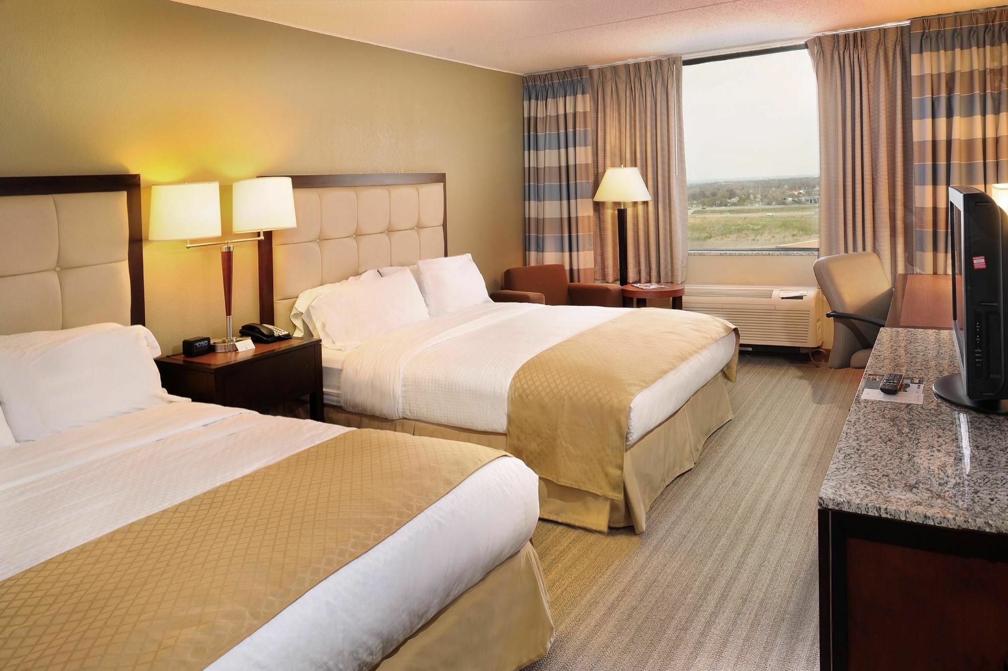 Doubletree By Hilton St. Louis At Westport Hotel Maryland Heights Eksteriør billede