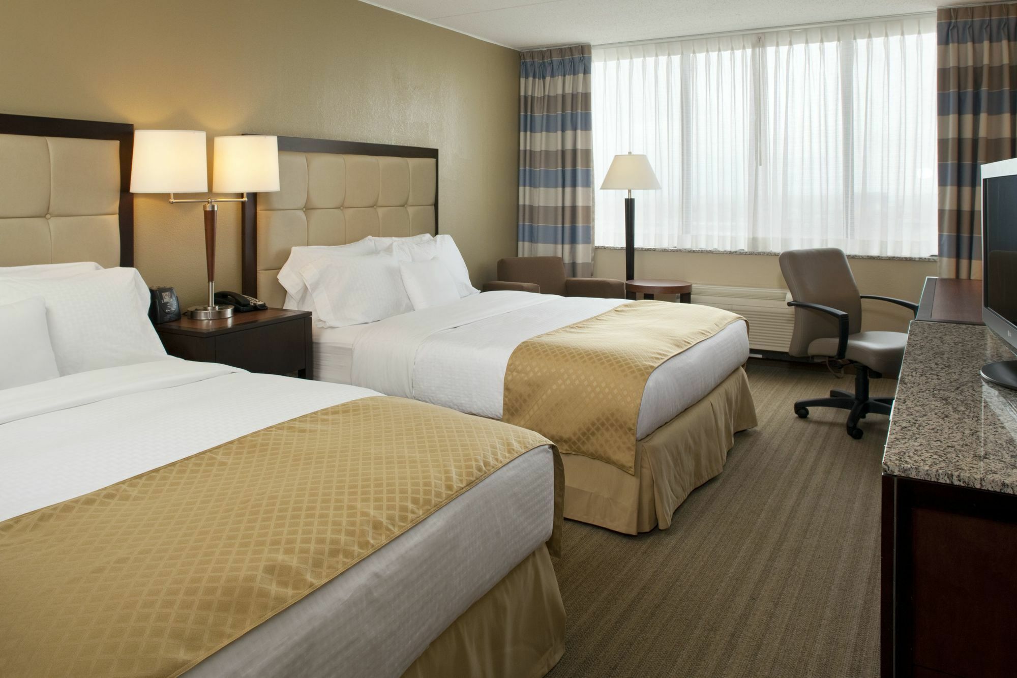 Doubletree By Hilton St. Louis At Westport Hotel Maryland Heights Eksteriør billede